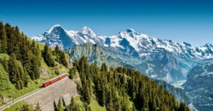 Schynige Platte Bahn mit Eiger, Mönch und Jungfrau